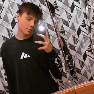 Meet your Posher, Levi